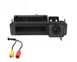 Tla��tko pro elektrick� ovl�d�n� z�mku p�t�ch dve�� VW AUDI �KODA s parkovac� kamerou - 570 K�